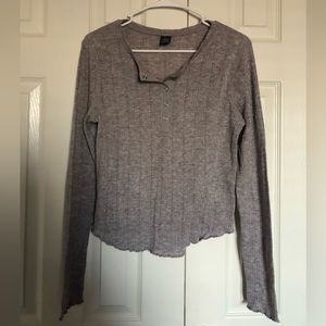 Wild Fable | long sleeve with a few buttons that can unbutton